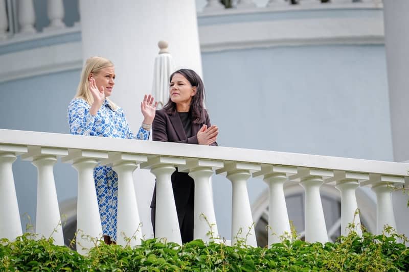 Annalena Baerbock (R), the German Foreign Minister, and Elina Valtonen, the Foreign Minister of Finland, meet for bilateral talks on the sidelines of the Council of the Baltic Sea States.  Kay Nietfeld/dpa