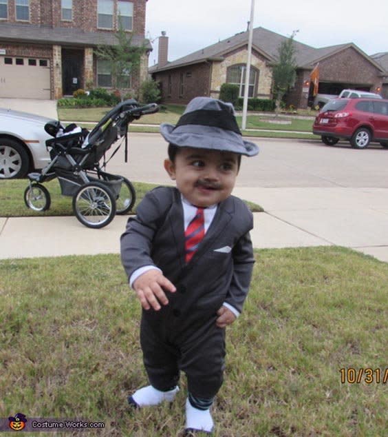 Via <a href="http://www.costume-works.com/costumes_for_babies/1920s-gangster-baby.html" target="_blank">Costume Works</a>