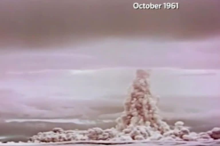 Rusia tiene el récord del arma más poderosa jamás explotada: en 1961, probó una bomba de al menos 50 megatones, apodada “Bomba del Zar”