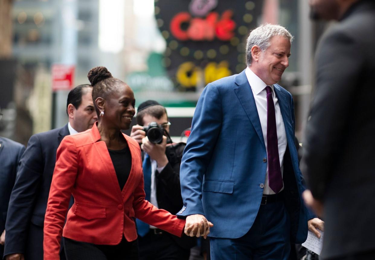 Mayor Bill de Blasio arrives with his wife Chirlane McCray for an interview on "Good Morning America" on May 16, 2019 to discuss his presidential run in the 2020 race.