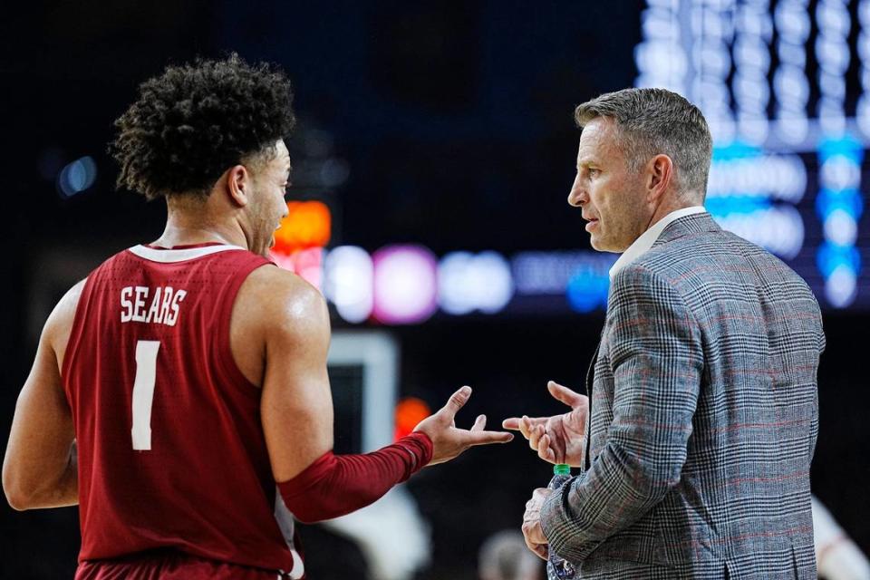 Alabama guard Mark Sears and coach Nate Oats will look to put the Crimson Tide back in the Final Four next season.