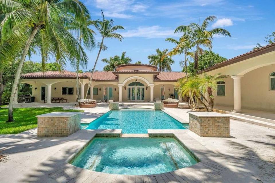 La residencia de Miami del ex jugador del Miami Heat y estrella del equipo nacional de Puerto Rico, Carlos Arroyo, se vendió por $5.05 millones el 8 de abril.