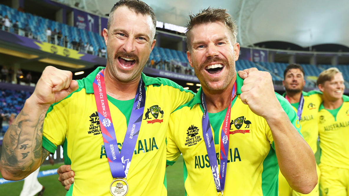 T20 World Cup 2021: David Warner Wins Player of The Tournament Award -  News18