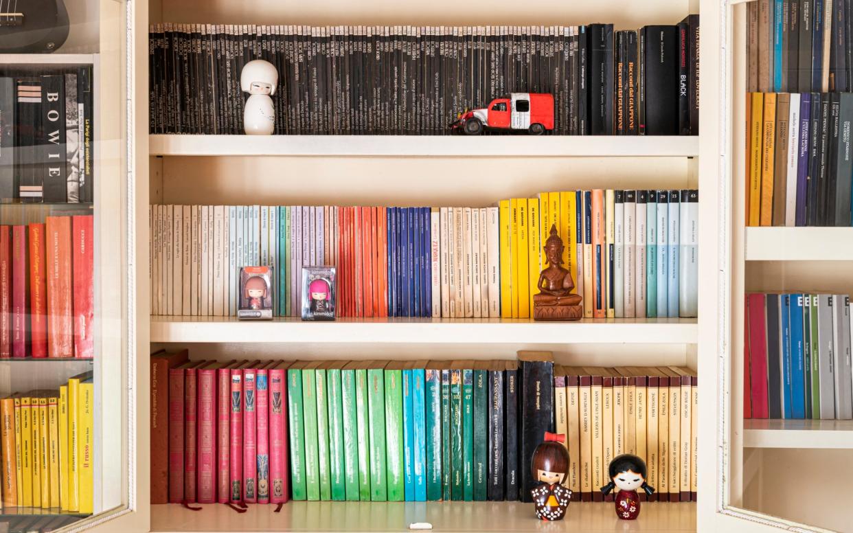 Grouping books by colour is a style rapidly falling out of favour