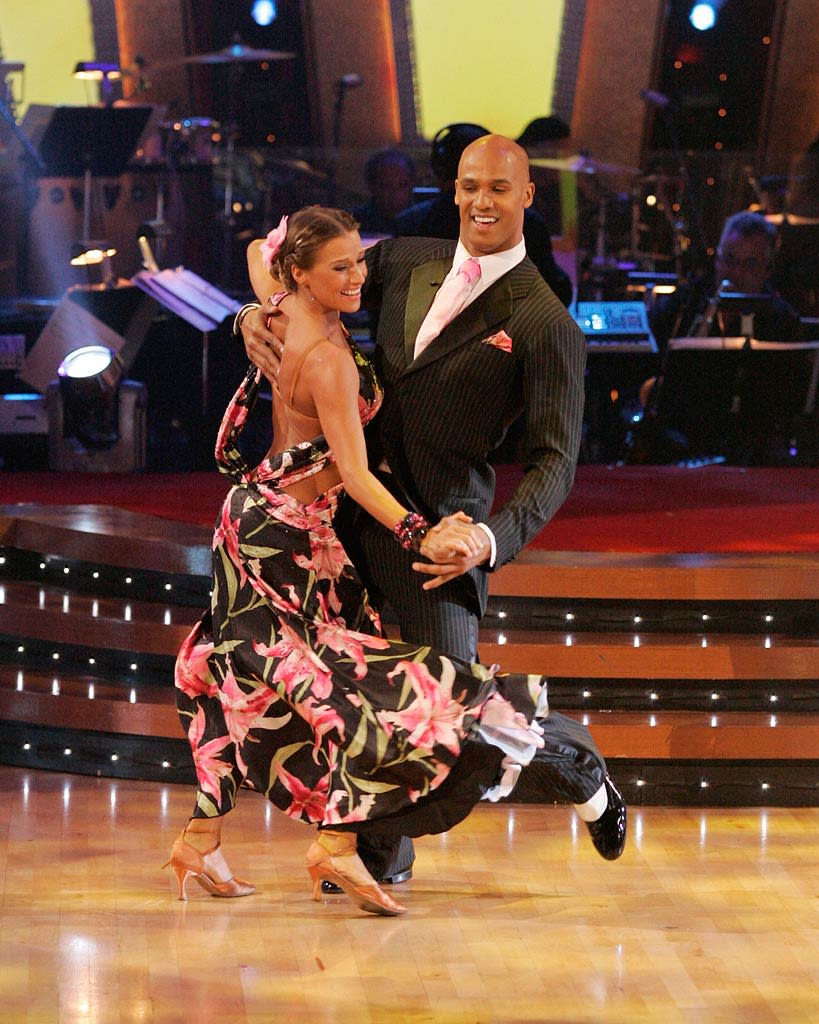 Edyta Sliwinska and Jason Taylor perform a dance on the sixth season of Dancing with the Stars.