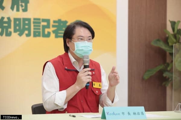 林右昌市長在防疫在記者會中，對於台北市柯市長「甩鍋」深表不以為然，並認為柯市長輕忽市場防疫的重要性。〈基隆市府提供〉