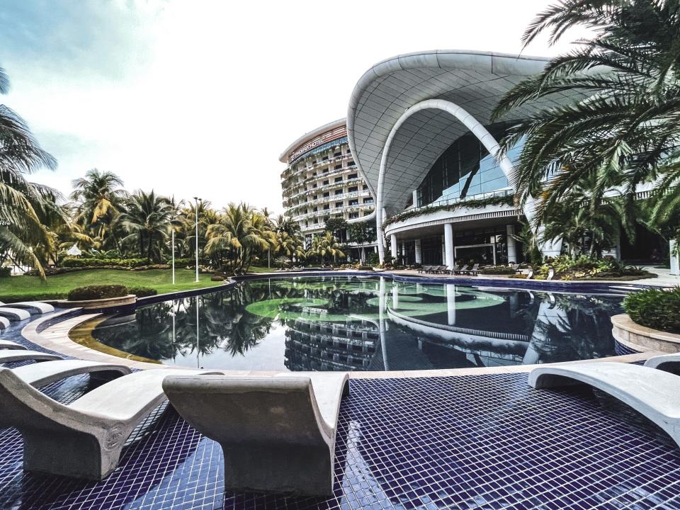 A half-filled pool in Forest City Marina Hotel.