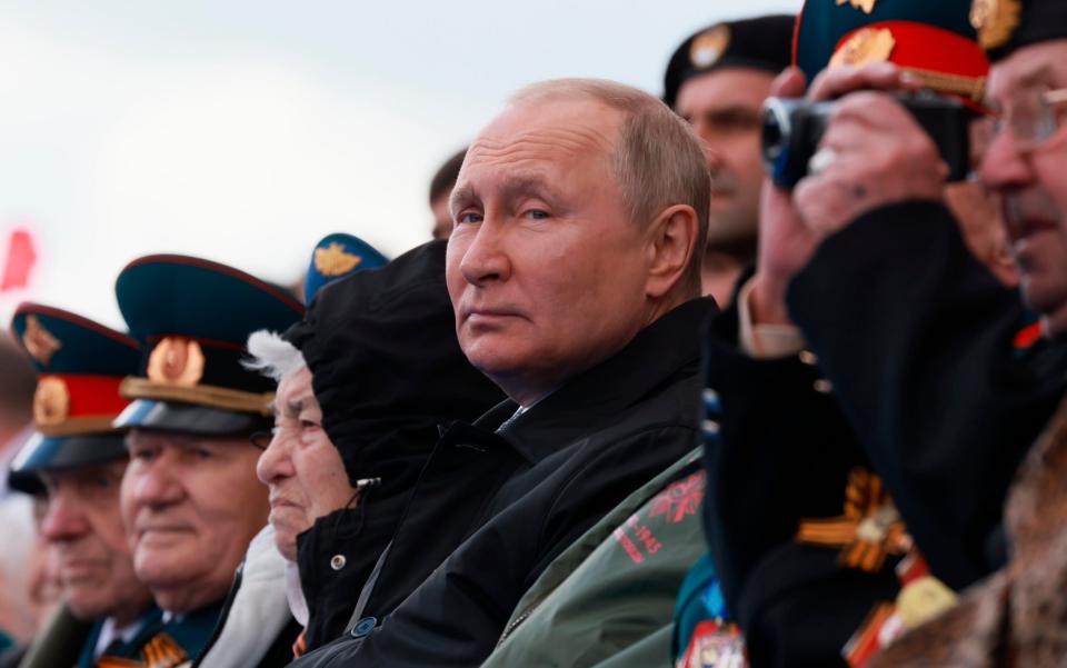 Le président russe Vladimir Poutine rouble l'économie sanctionne l'Ukraine - Mikhail Metzel