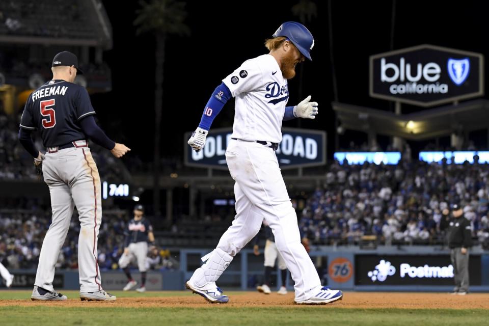 Dodgers' Justin Turner reacts after suffering injury.