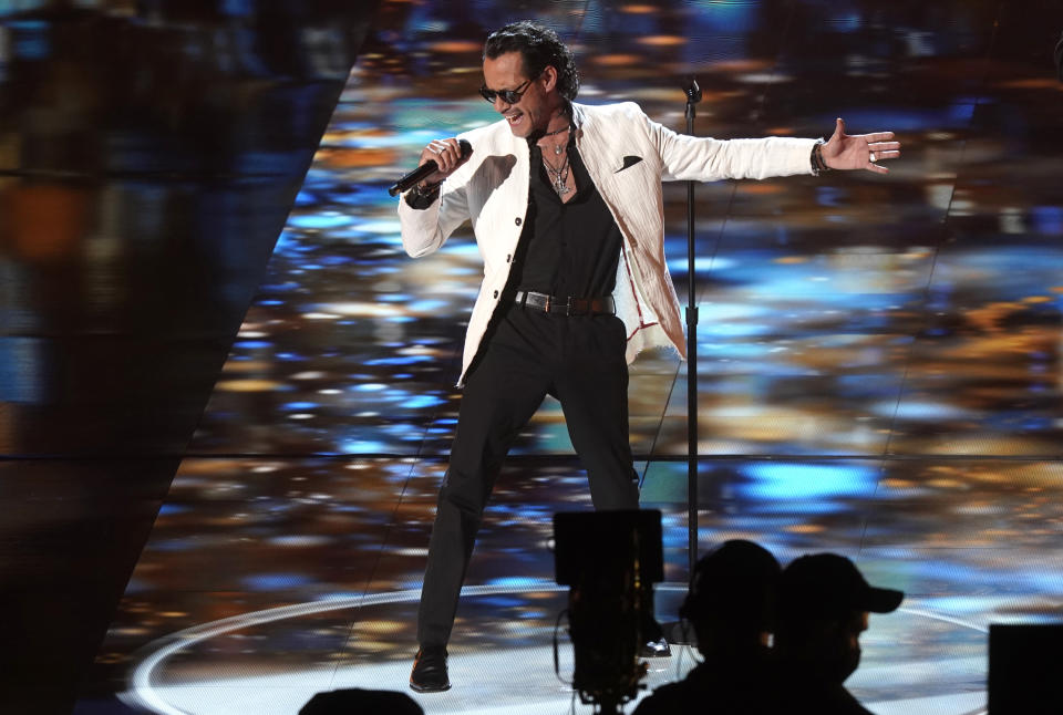 Marc Anthony durante su presentación en la 21a entrega anual del Latin Grammy el jueves 19 de noviembre de 2020 en la Arena American Airlines en Miami. (Foto AP/Marta Lavandier)