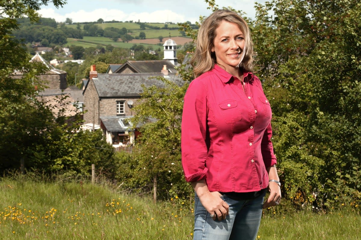 Sarah Beeny tearfully states ‘I’m just not gonna die’ in new doc detailing breast cancer battle (BBC)