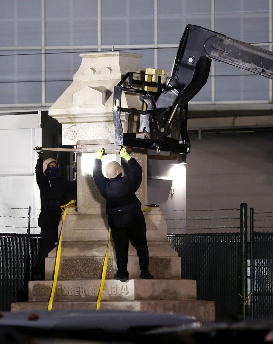 <p>Workers dismantle the Liberty Place monument, which commemorates whites who tried to topple a biracial post-Civil War government, in New Orleans. It was removed overnight in an attempt to avoid disruption from supporters who want the monuments to stay. (Photo: Scott Threlkeld/AP) </p>