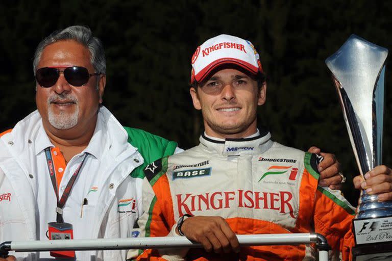 El buen rendimiento de Fisichella en Force India hizo que Ferrari se interesara por el italiano; Vijay Mallya le permitió salir del equipo asiático.