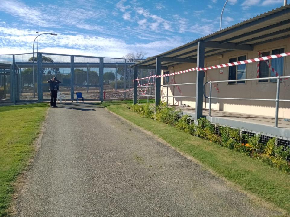 Se ha descubierto un túnel de escape de 20 metros debajo de un bloque de alojamiento en el complejo Falcon (en la foto) en el centro de detención de inmigrantes de Yongah Hill en Australia Occidental. (Refugee Action Coalition (RAC))