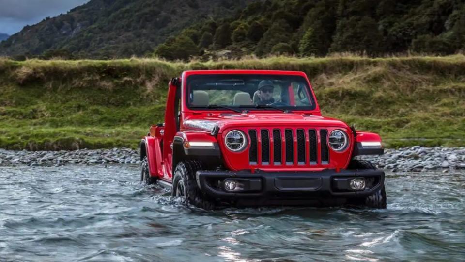 從郭泓志發文的照片的方向盤以及內裝推測，這台車應該是Jeep Wrangler。(圖片來源/ Jeep)