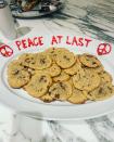 La semana pasada ya dejaron pistas de su reconciliación cuando Katy Perry publicó en Instagram esta foto de unas galletas. “Feels Good” (<em>“Pinta bien”</em>), tituló la imagen en un doble sentido hacia las <em>cookies</em> y hacia su relación con Taylor, a la que etiquetó para que quedara claro a quien iba dirigido el mensaje. (Foto: Instagram / <a href="http://www.instagram.com/p/Bylq5qjHUwj/" rel="nofollow noopener" target="_blank" data-ylk="slk:@katyperry;elm:context_link;itc:0;sec:content-canvas" class="link ">@katyperry</a>).