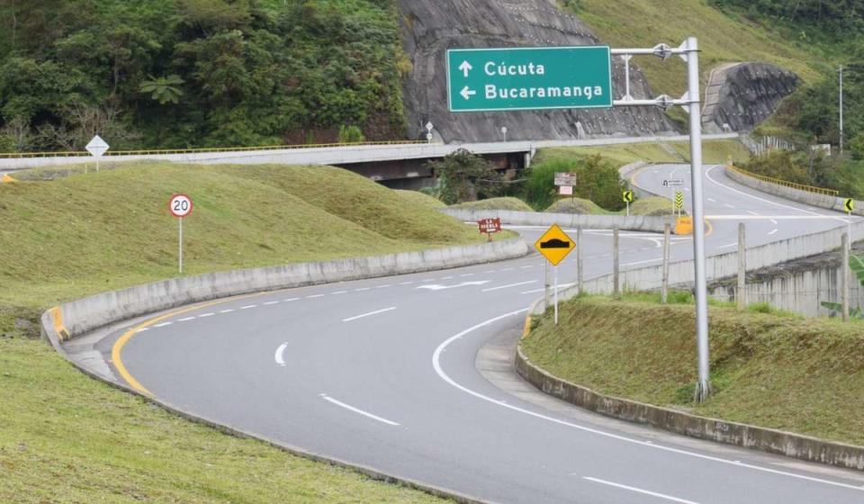 La vía Bucaramanga - Pamplona fue contratada en 2016, pero apenas tiene 11% de avances. Fuente: ANI