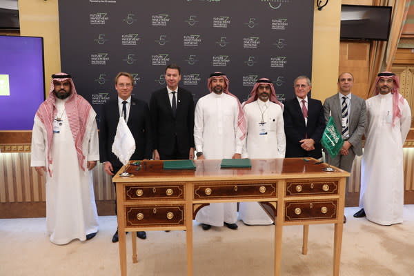 (L-R) Abdullah AlKhalaiwi, Chief Shared Services Officer, RCU; French Ambassador to Saudi Arabia, Ludovic Pouille; Laurent Germain, Group CEO, EGIS; Eng. Amr AlMadani, CEO, RCU; Badar Alfughom, Senior Advisor to the CEO for Integrated Development, RCU; Gérard Mestrallet, Executive Chairman, Afalula; Stéphane Aubarbier, CEO, Assystem Group; Eng. Moataz Kurdi, Chief County Zoning, Planning & Operations Office, RCU.