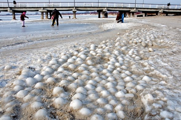 Photographer Captures Picture of Stunning 'Ice Ball' Phenomenon on Finnish  Beach