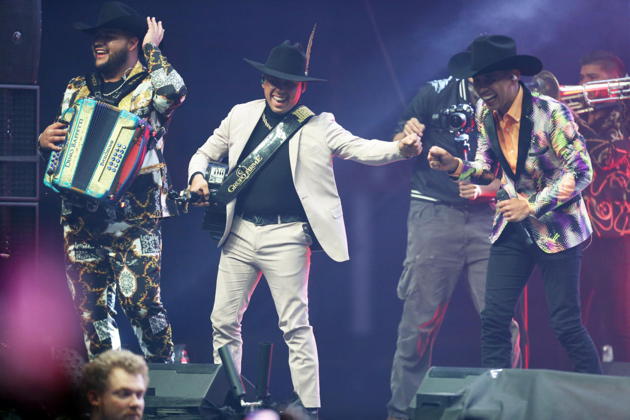 Los integrantes de Grupo Firme durante su más reciente actuación en abril de 2021 en Mesquite Rodeo Arena, Texas. (Getty Images)