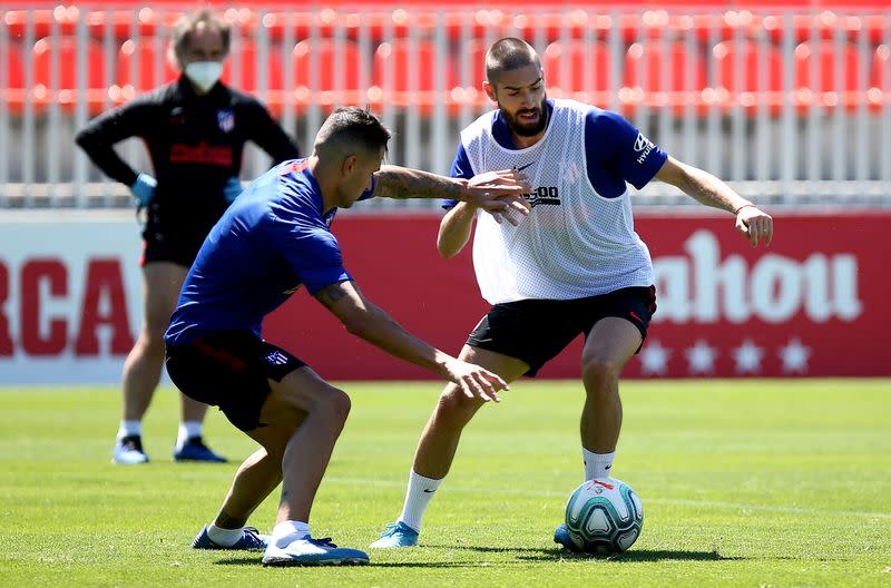 Yannick Carrasco, del Atlético de Madrid, durante el entrenamiento en la Ciudad Deportiva Wanda del Atlético de Madrid en Madrid, España, el 18 de mayo de 2020