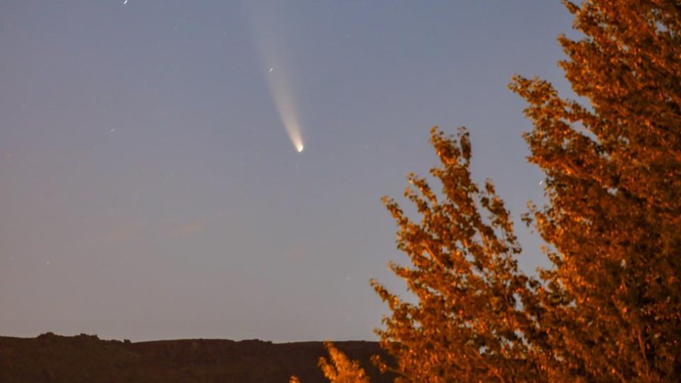 El Neowise visto sobre el cielo de Vann en Turquía el 12 de julio.