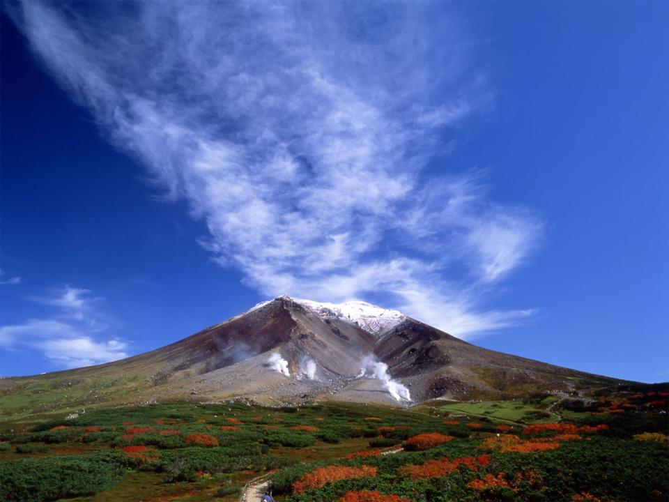 旭岳是日本最早迎接紅葉季節的地點（圖片來源：北海道観光振興機構）