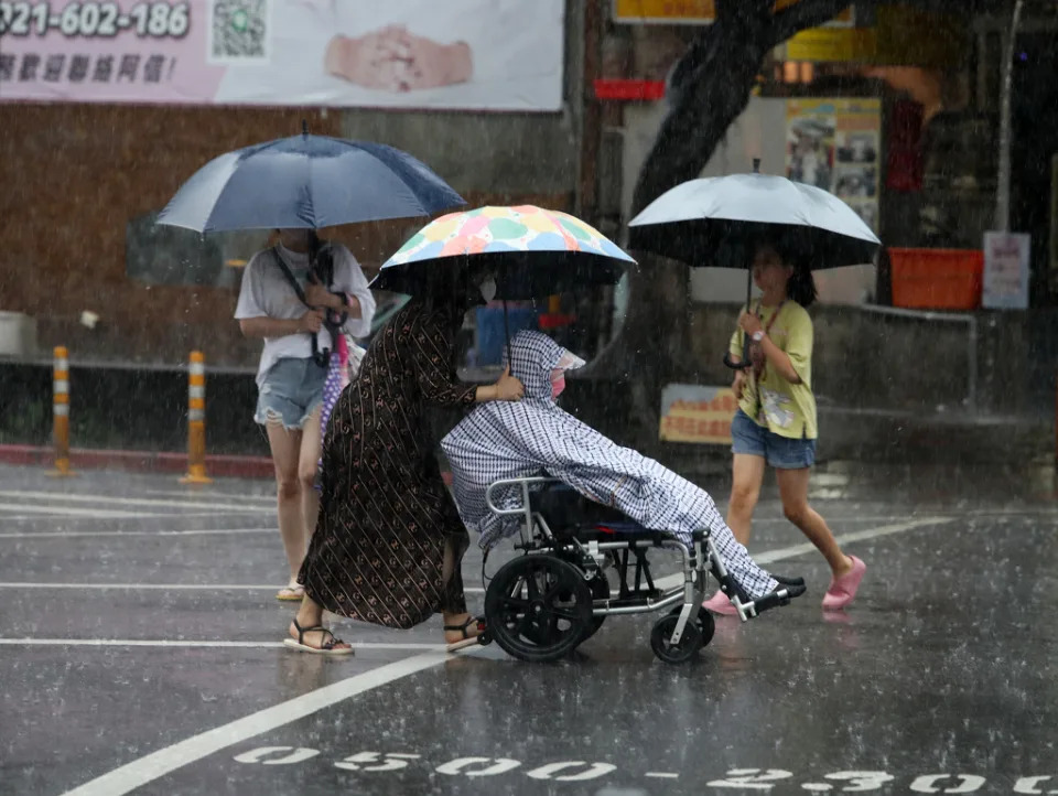 周六至下周一（16日至18日）水氣增多，東半部、南部地區及山區有陣雨或雷雨，其他地區午後有雷陣雨。(資料照)