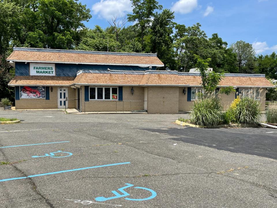 A retail building, including a cafe with a drive-through lane, is proposed to replace this vacant building on Route 35 in Hazlet.