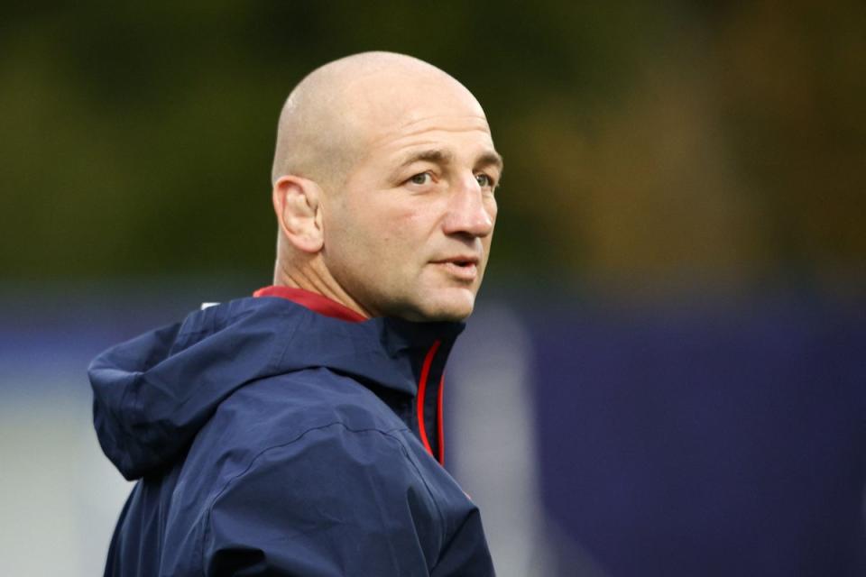 England’s head coach Steve Borthwick leads a training session (AFP/Getty)