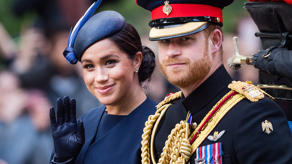 It’s been confirmed that new photos that emerged on social media over the weekend are most definitely not Prince Harry and Meghan Markle’s newborn, Archie. 