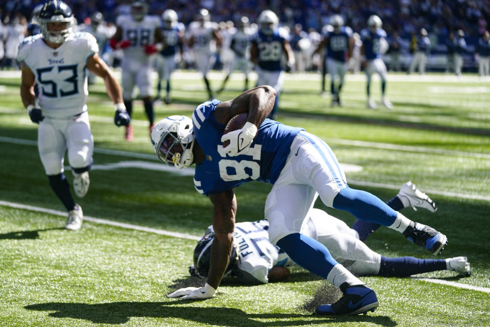 Indianapolis Colts tight end Mo Alie-Cox get past Tennessee Titans cornerback Kristian Fulton for a touchdown in the first half of an NFL football game in Indianapolis, Fla., Sunday, Oct. 2, 2022. (AP Photo/Darron Cummings)