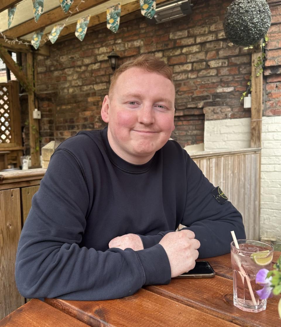 Andy Foster, 26, starb, nachdem ihm Ammoniak ins Gesicht gesprüht wurde (Polizei Northumbria/Familienhandzettel)