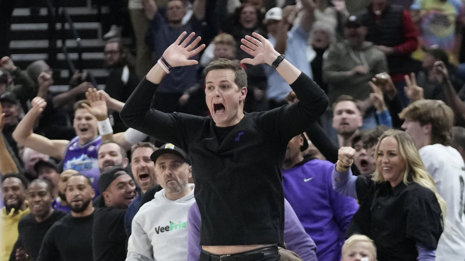 Utah Jazz coach Will Hardy reacts after forward Simone Fontecchio's dunk during late in the second half of the team's NBA basketball game against the Golden State Warriors on Wednesday, Dec. 7, 2022, in Salt Lake City. (AP Photo/Rick Bowmer)