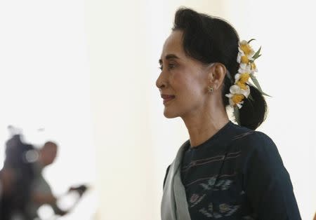 National League for Democracy (NLD) party leader Aung San Suu Kyi arrives at Union Parliament in Naypyitaw, Myanmar March 15, 2016. REUTERS/Soe Zeya Tun