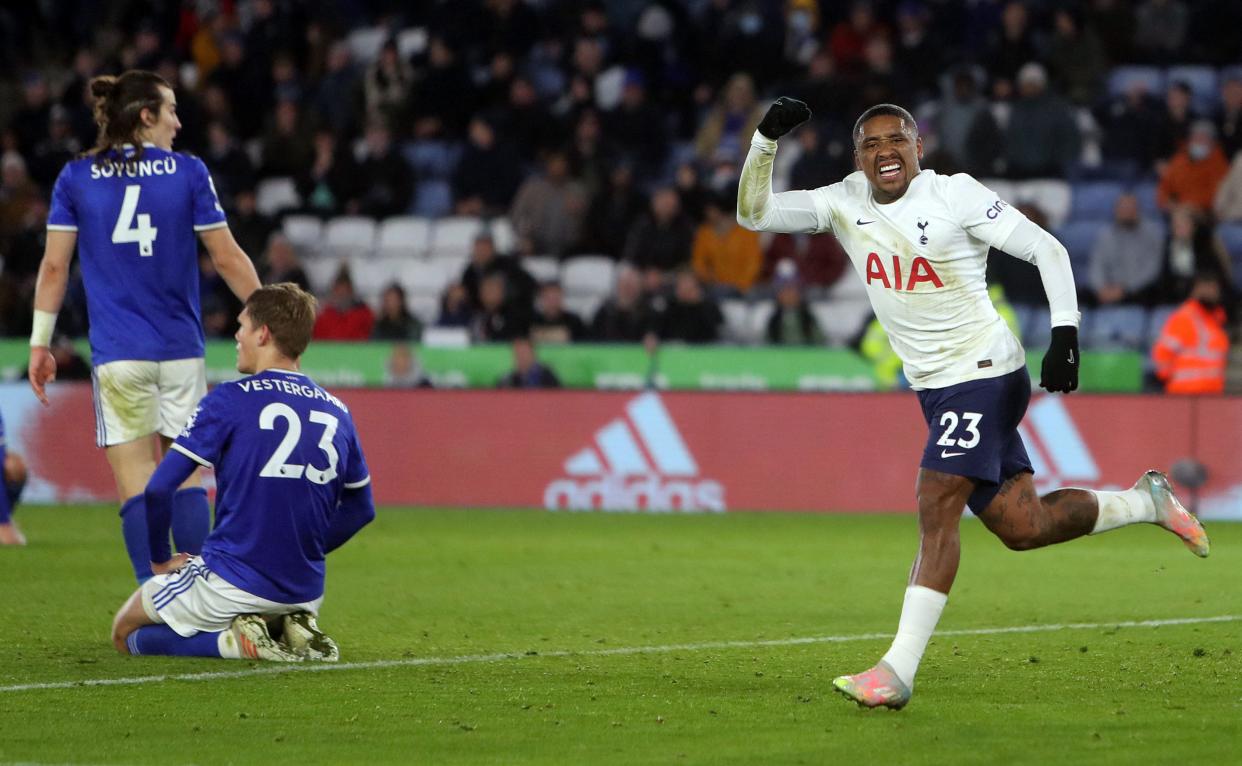 Tottenham Hotspur's Dutch midfielder Steven Bergwijn celebrates scoring his team's second goal during the English Premier League football match against Leicester City. (Photo by Geoff Caddick / AFP) 