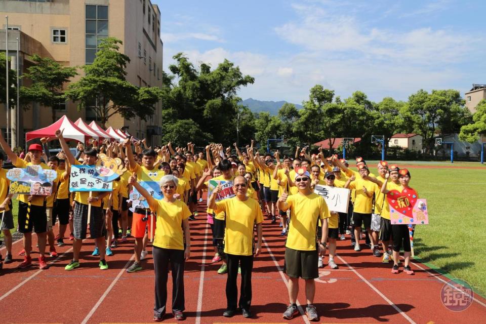 安口每年舉辦一次運動會，聯繫大家感情也鼓勵運動。