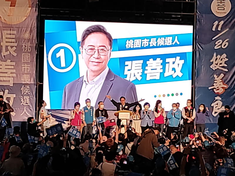 國民黨桃園市長候選人張善政宣布贏得桃園市長選舉，他表示未來自己就是桃園大家長，與桃園共榮共存，也將是桃園市民的公僕，會讓桃園更幸福 (央廣記者王照坤 攝)