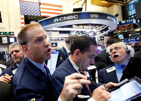 Traders work on the floor of the New York Stock Exchange (NYSE) in New York City, U.S., November 23, 2016. REUTERS/Brendan McDermid