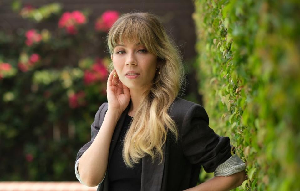 Jennette McCurdy Portrait Session (2022 Invision)