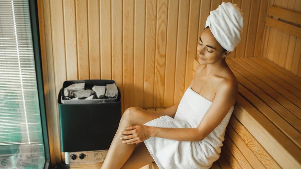 Mujer en el sauna