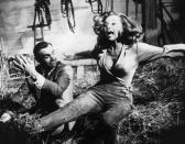 Sean Connery en Goldfinger con Honor Blackman.