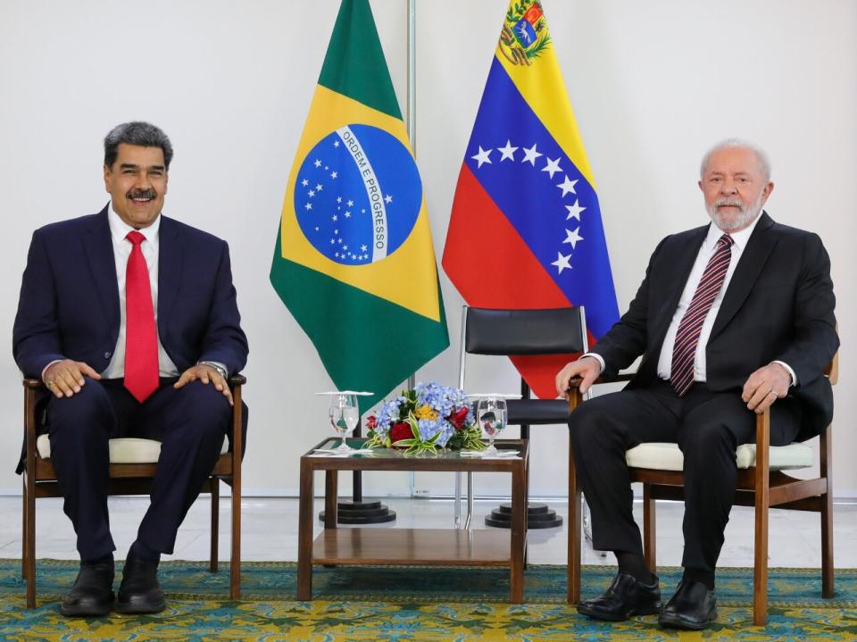 巴西總統魯拉(Luiz Inacio Lula da Silva,右)29日與委內瑞拉總統馬杜洛(Nicolas Maduro)會面。 (圖:@NicolasMaduro)