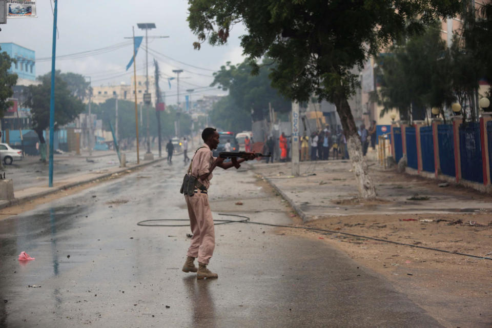 Gunmen take guests hostage at Somalia hotel