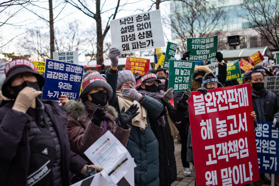 國指ELS令南韓投資者慘蝕，散戶多次上街示威要求當局介入。 (Photo by Chris Jung/NurPhoto via Getty Images)