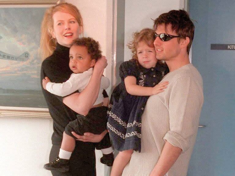 Nicole Kidman y Tom Cruise, cuando todavía eran pareja, junto a sus hijos