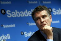 <p>El top 10 de la lista lo cierra Jaume Guardiola, consejero delegado del Banco Sabadell desde 2008. En 2020 su empresa facturó 5.779 millones de euros brutos. (Foto: Albert Gea / Reuters).</p> 
