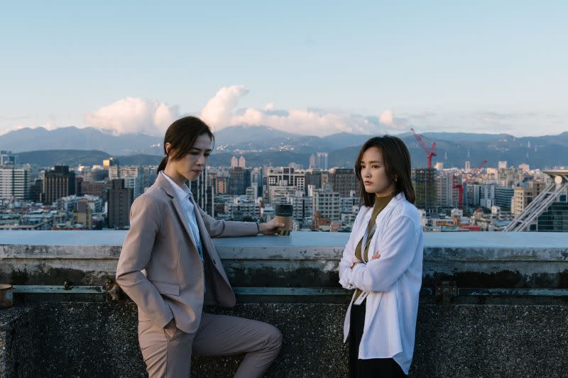▲《人選之人-造浪者》謝盈萱（左）、王淨（右）在劇中互相扶持的女性情誼讓人動容。（圖／Netflix）