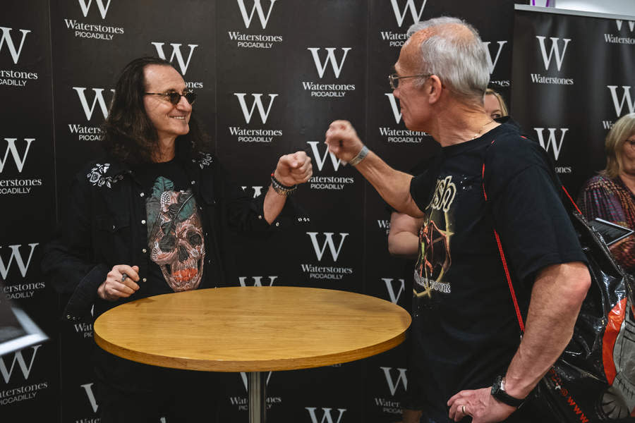 Geddy Lee fist-bumps a fan