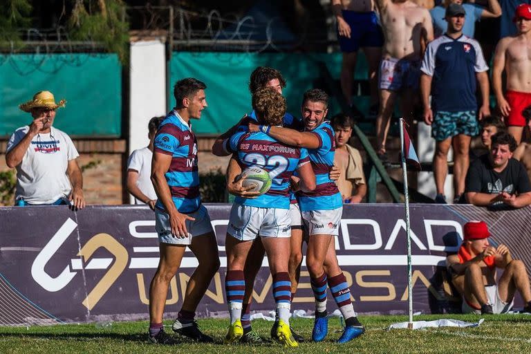 Atlético del Rosario celebra su regreso a la máxima categoría; una muestra de fraternidad en un deporte de solidaridad.